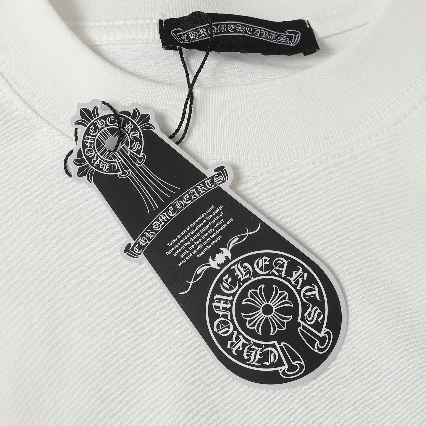 🅿️180 Chrome hearte/Chrome heart ch 25ss early spring new Sanskrit printed short-sleeved T-shirt. A must-have item for daily commuting for men and women in light luxury. The correct version is welcome to compare. Detailed features: ·280 grams of 100% pure cotton double yarn jersey fabric. ·Special thickened 32 pieces of double-strand 1x1 thread in the same vat. ·Double-needle cross-stitch technology. ·Original main mark washed hangtag. Color: black white. Size: XS-L